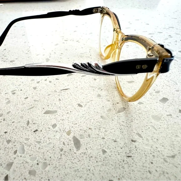 Vintage Black and Tan Women's Glasses - Picture 5 of 7